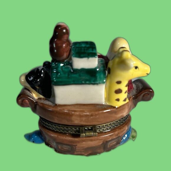Noah's Ark ceramic hinged Trinket Box - Picture 4 of 6